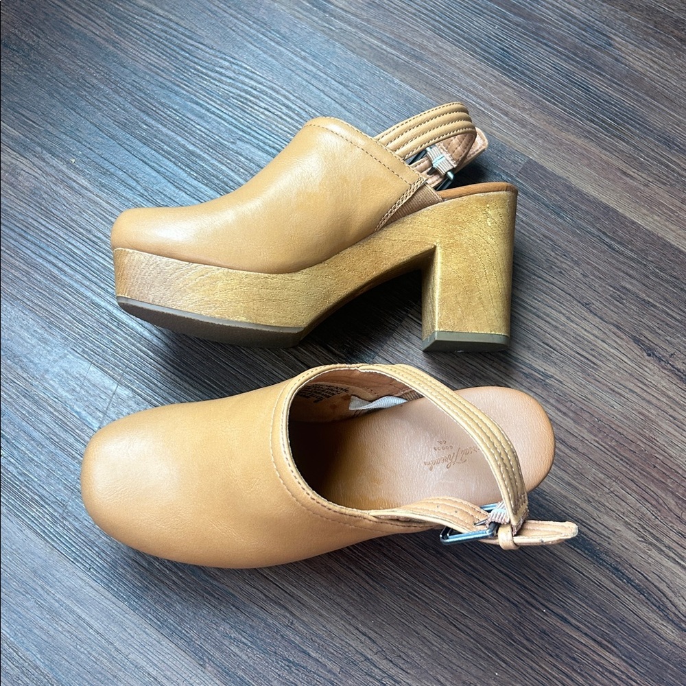 Universal Thread cognac colored clog heels size 6 EUC - Picture 3 of 9